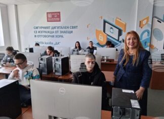 Началникът на Регионалното управление на образованието в София-град д-р Елеонора Лилова откри форума „Един ден университет по киберсигурност“