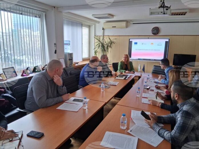 Началникът на РУО в София-град д-р Елеонора Лилова обсъди с представители на МВР нов проект за привличане на учениците в училище