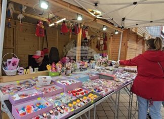 Над 20 майстори и търговци се включиха в базара за мартеници в Ловеч