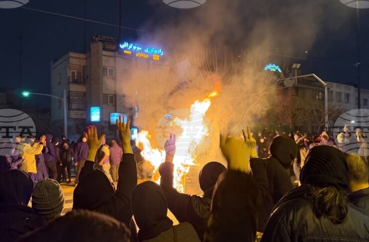 Най-малко 30 души в Иран са застрашени от смъртно наказание заради участието си в масовите протести против властта, казва "Амнести интернешънъл"