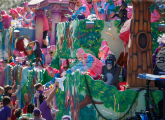 Ню Орлиънс празнува Марди Гра, който слага край на карнавалния сезон
