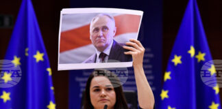 ОБНОВЕНА
                                                                                                Беларуската опозиционна лидерка Светлана Тихановска приветства освобождаването от затвора на Николай Статкевич