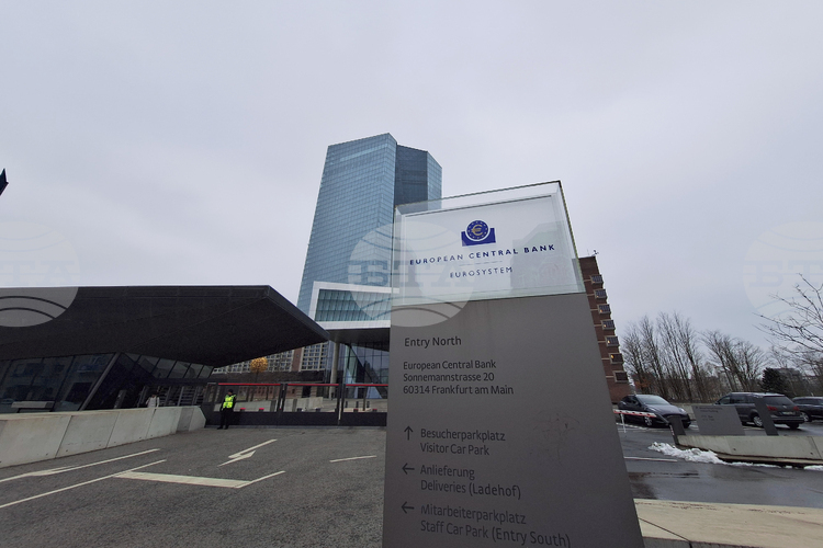 ОБНОВЕНА Европейската централна банка остави непроменени основните лихви за пети пореден път в първото за България участие като пълноправен член на еврозоната