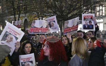 ОБНОВЕНА Граждани протестираха в центъра на София с искане за справедливост за убитата Евгения Владимирова ОБНОВЕНА Граждани протестираха в центъра на София с искане за справедливост за убитата Евгения Владимирова