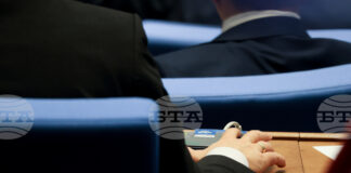 ОБНОВЕНА Парламентът ограничи до 20 избирателните секции в държави извън ЕС