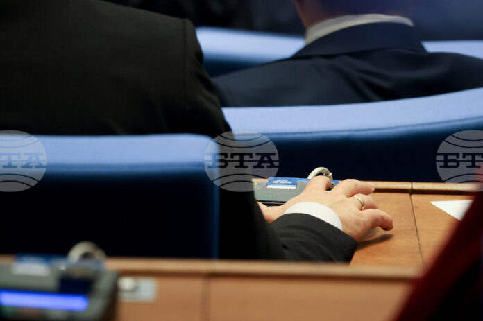 ОБНОВЕНА Парламентът ограничи до 20 избирателните секции в държави извън ЕС