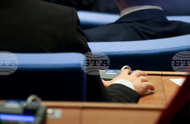 ОБНОВЕНА Парламентът ограничи до 20 избирателните секции в държави извън ЕС