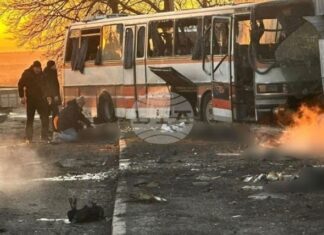 ОБНОВЕНА Петнадесет са вече убитите при руската атака с дрон срещу автобус с работници в Източна Украйна