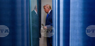 ОБНОВЕНА Тръмп обяви увеличение на временната глобална митническа ставка до 15 на сто