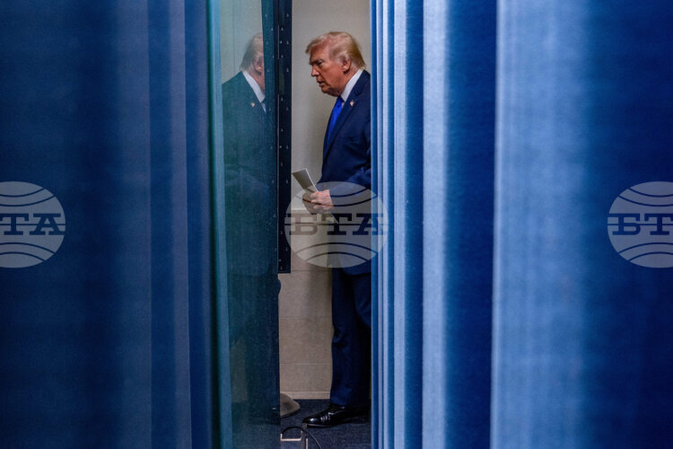 ОБНОВЕНА Тръмп обяви увеличение на временната глобална митническа ставка до 15 на сто