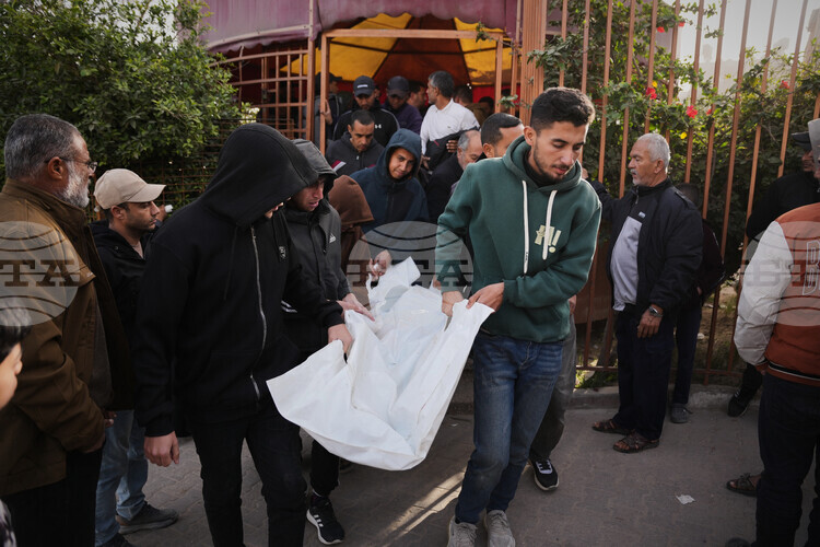 ОБНОВНЕНА
                                                                                                Израелски въздушни удари са убили 11 души в Газа, съобщават палестински медици; Израел твърди, че "Хамас" нарушава примирието