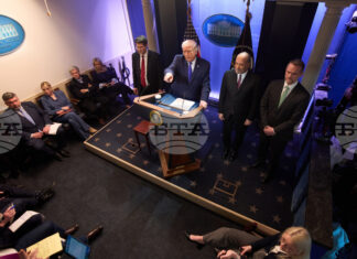 ОБЗОР
                                                                                                Какво се знае за новата 15-процентна глобална ставка на Тръмп?