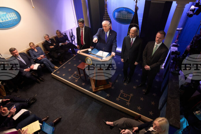 ОБЗОР
                                                                                                Какво се знае за новата 15-процентна глобална ставка на Тръмп?