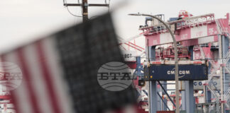 ОБЗОР
                                                                                                Световните лидери и бизнеси реагират предпазливо след решението на Върховния съд на САЩ за митата на Тръмп