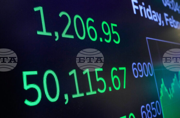 ОБЗОР
                                                                                                Високата волатилност на пазарите се запазва въпреки липсата на нови геополитически сътресения – какво ще следят пазарите през седмицата