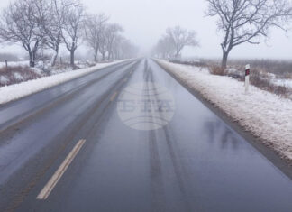 Ограничено е движението на тежкотоварни автомобили по АМ "Тракия" в област София поради снегопочистване в района на тунел „Траянови врата“ Ограничено е движението на тежкотоварни автомобили по АМ "Тракия" в област София поради снегопочистване в района на тунел „Траянови врата“