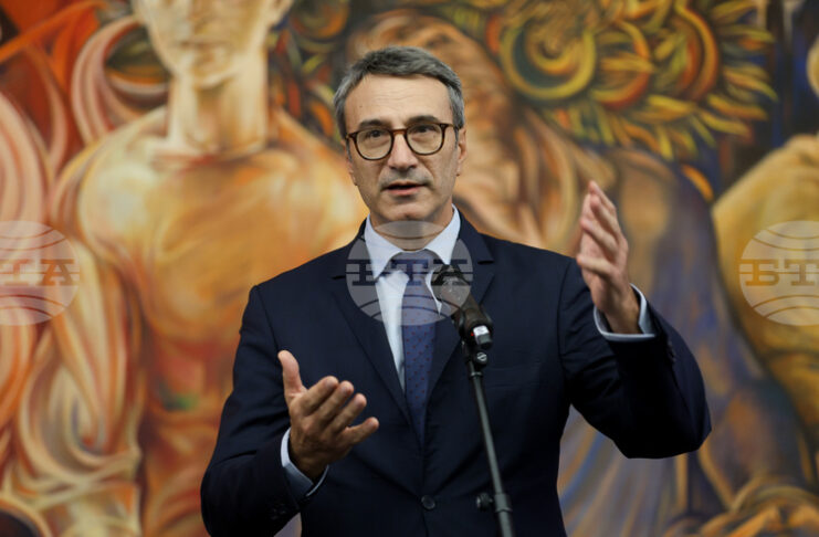 Основната задача на служебното правителство, освен провеждането на честни избори, е да засили усещането у хората, че има смисъл да се гласува, каза Трайчо Трайков