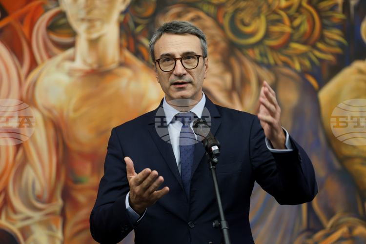 Основната задача на служебното правителство, освен провеждането на честни избори, е да засили усещането у хората, че има смисъл да се гласува, каза Трайчо Трайков