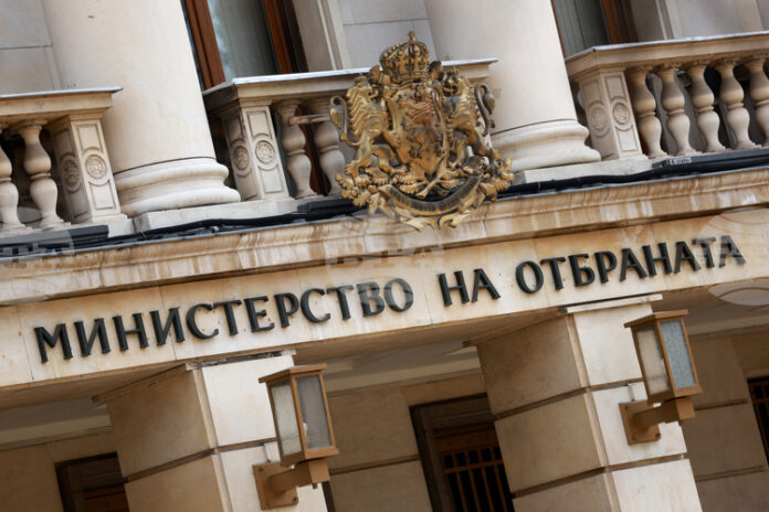 От началото на войната Министерство на отбраната е предоставило тринадесет пакета с помощ за Украйна