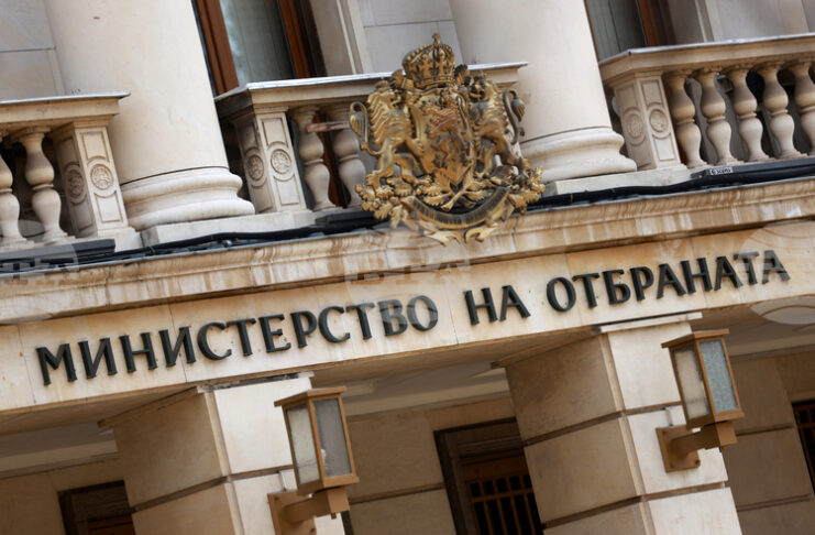 От началото на войната Министерство на отбраната е предоставило тринадесет пакета с помощ за Украйна