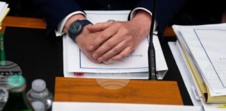 От Тръмп зависи дали Уорш може да бъде съден за решенията си по паричната политика, каза Скот Бесънт