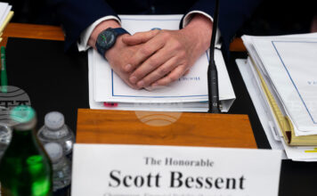 От Тръмп зависи дали Уорш може да бъде съден за решенията си по паричната политика, каза Скот Бесънт