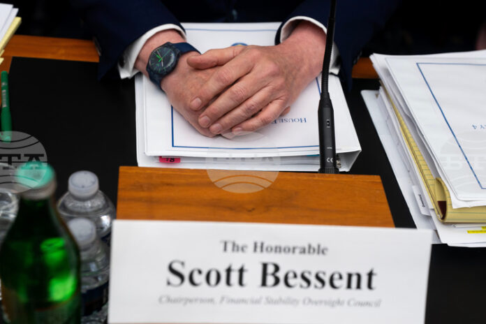 От Тръмп зависи дали Уорш може да бъде съден за решенията си по паричната политика, каза Скот Бесънт