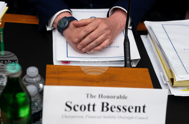 От Тръмп зависи дали Уорш може да бъде съден за решенията си по паричната политика, каза Скот Бесънт