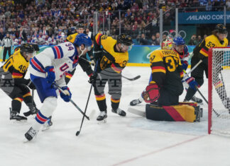 Отборът на САЩ завърши с три победи груповата фаза на мъжкия хокеен турнир в Милано и прескача плейофния кръг