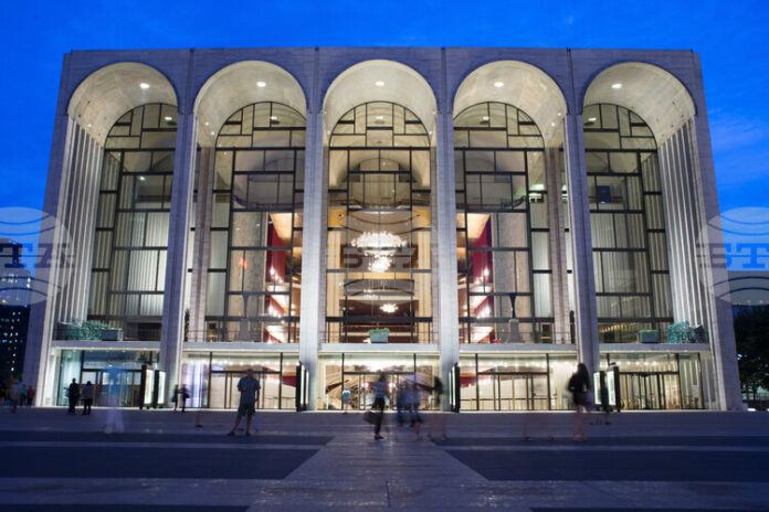 Пет премиери ще представи „Метрополитън“ опера през следващия сезон, Соня Йончева ще пее в „Медея“ на Керубини