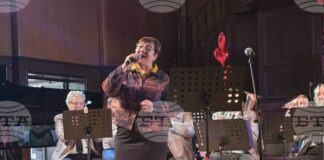 Певицата Галина Дурмушлийска подарява нови добруджански песни на Духовия оркестър в Добрич