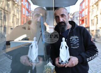 Пловдивският скулптор и художник Ангел Каравланов дарява творбите си на училища, църкви и манастири из цялата страна