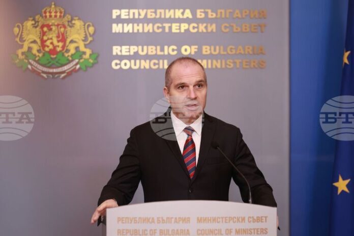 Правителството прие ключови транспортни реформи, обвързани с плащанията по ПВУ, заяви Гроздан Караджов на брифинг