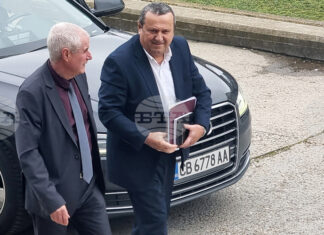 През следващата седмица започва раздаването на хранителните пакети за най-бедните, съобщи служебният министър Хасан Адемов