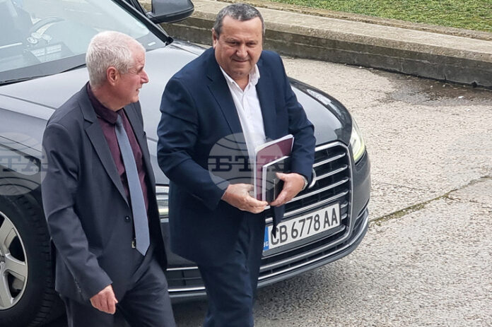 През следващата седмица започва раздаването на хранителните пакети за най-бедните, съобщи служебният министър Хасан Адемов