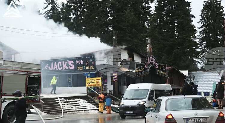 При пожар в търговски обект в курортния комплекс "Боровец" е пострадал един човек