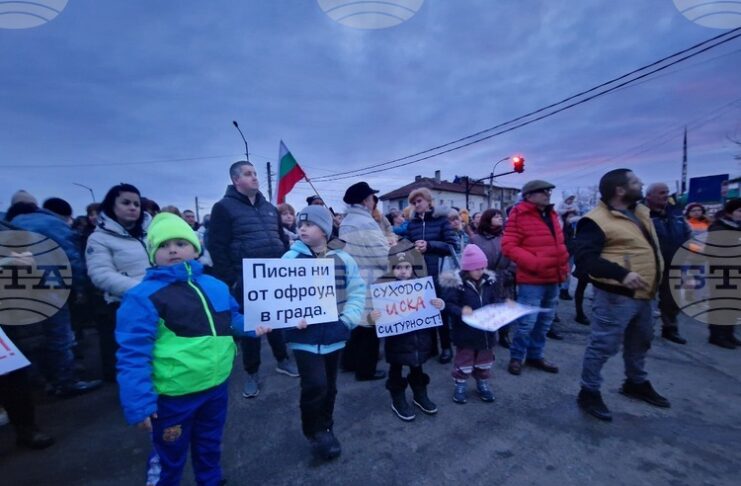 Приключи протестът на кръстовището на ул. „Бъдеще“ и Околовръстния път в кв. „Суходол“