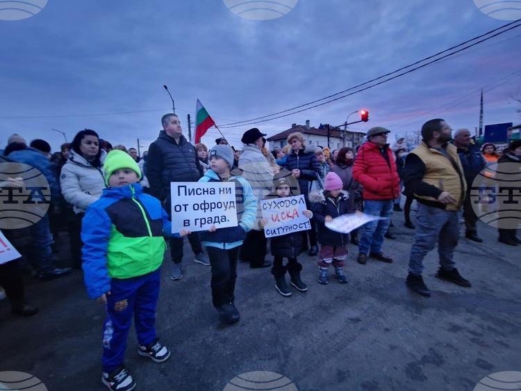 Приключи протестът на кръстовището на ул. „Бъдеще“ и Околовръстния път в кв. „Суходол“
