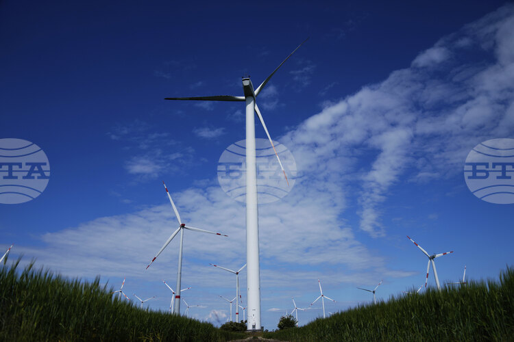 Производството на електроенергия от вятър в Германия е намаляло през 2025 г. въпреки увеличения капацитет