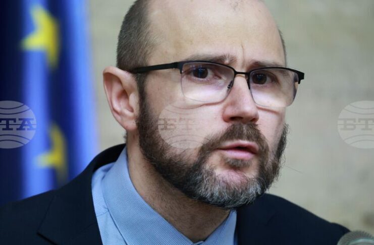 Прокуратурата не може да бъде заложник на един човек, каза служебният министър на правосъдието Андрей Янкулов