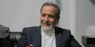 Ръководителят на иранската дипломация Абас Арагчи се срещна с оманския си колега в Маскат, съобщиха ирански медии