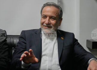 Ръководителят на иранската дипломация Абас Арагчи се срещна с оманския си колега в Маскат, съобщиха ирански медии