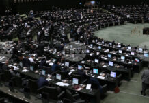 РАЗШИРЕНА
                                                                                                Иран обяви, че от днес смята армиите на страните от ЕС за "терористични групи"; Техеран обвини Европа в "сляпо подчинение" на САЩ