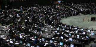 РАЗШИРЕНА
                                                                                                Иран обяви, че от днес смята армиите на страните от ЕС за "терористични групи"; Техеран обвини Европа в "сляпо подчинение" на САЩ