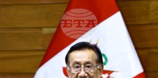 РАЗШИРЕНА
                                                                                                Перуанският парламент избра Хосе Балкасар за временен президент, след като Хери беше свален