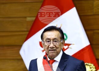 РАЗШИРЕНА
                                                                                                Перуанският парламент избра Хосе Балкасар за временен президент, след като Хери беше свален