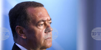 РАЗШИРЕНА
                                                                                                Светът става все по-опасен, но Русия не иска глобален конфликт, заяви Медведев в интервю за няколко медии, сред които и Ройтерс