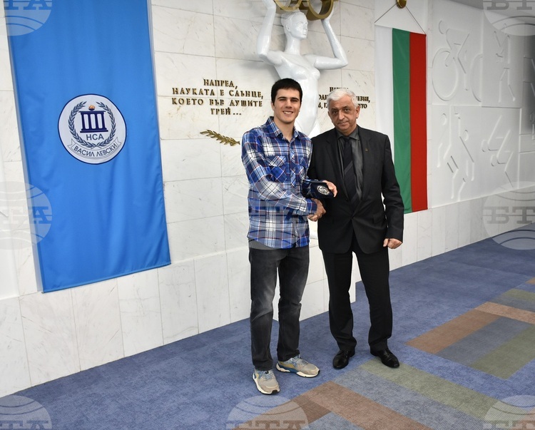 Ректорът на НСА награди Тервел Замфиров с почетен медал