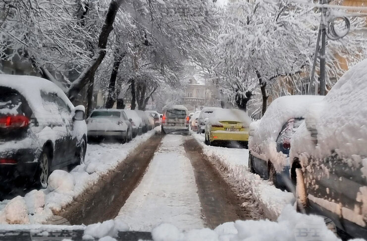 сняг, снеговалеж