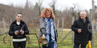 С ритуално зарязване на лозите и дегустация на вина Ботаническата градина в Балчик отбеляза Трифон Зарезан